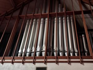 Origibal Simpson Pipes are still featured with our new GX-350 Organ